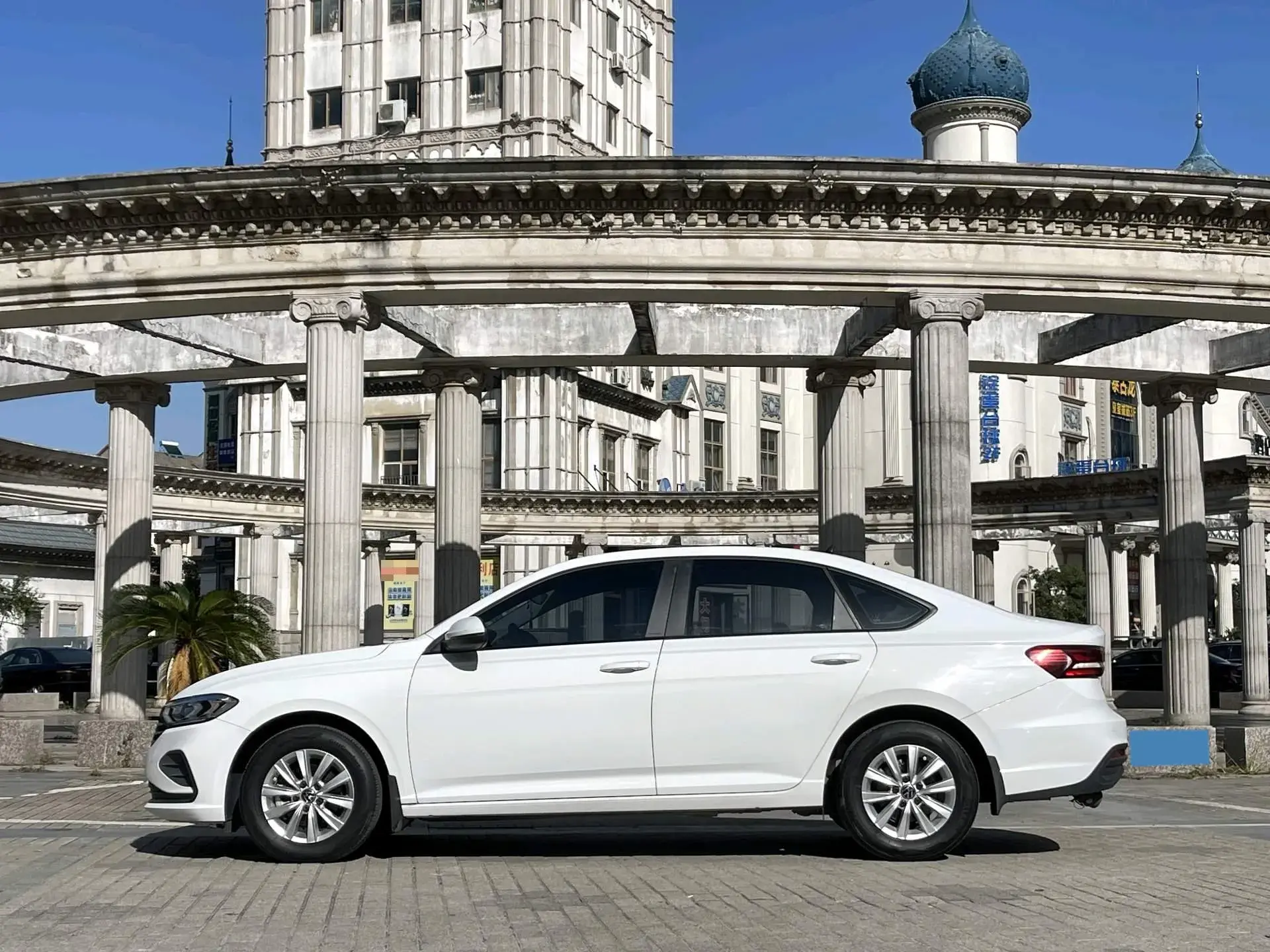 2023 VOLKSWAGEN LAVIDA thumbnail 2