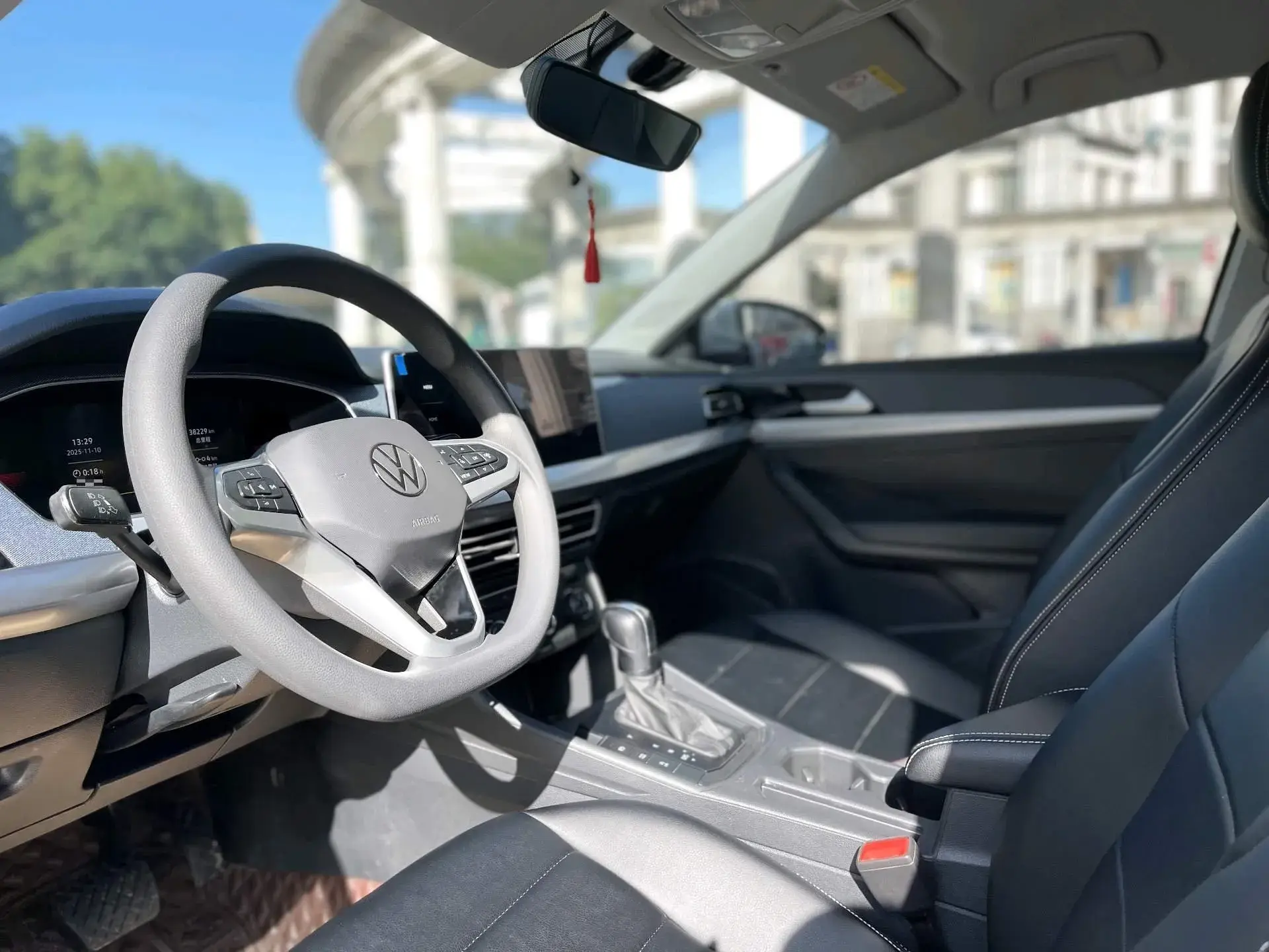 2023 VOLKSWAGEN LAVIDA thumbnail 4