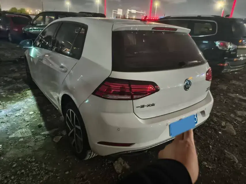 2020 VOLKSWAGEN GOLF thumbnail 3