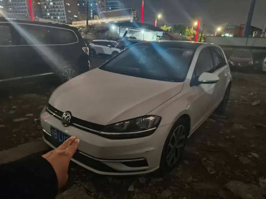 2020 VOLKSWAGEN GOLF view 1