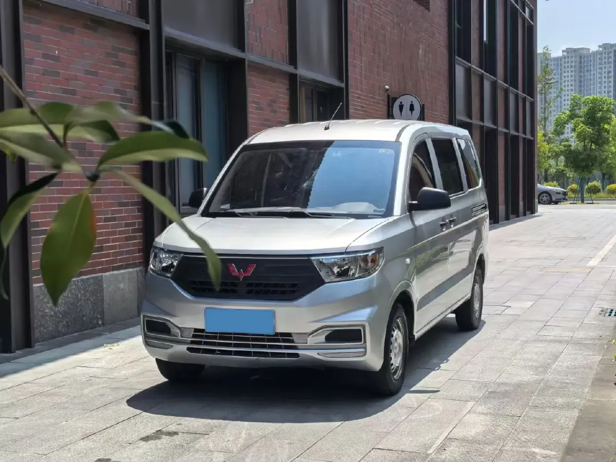 2020 WuLing HongGuang V 1.2L 76HP L4 5MT 2020 WuLing HongGuang V 1.2L 76HP L4 5MT