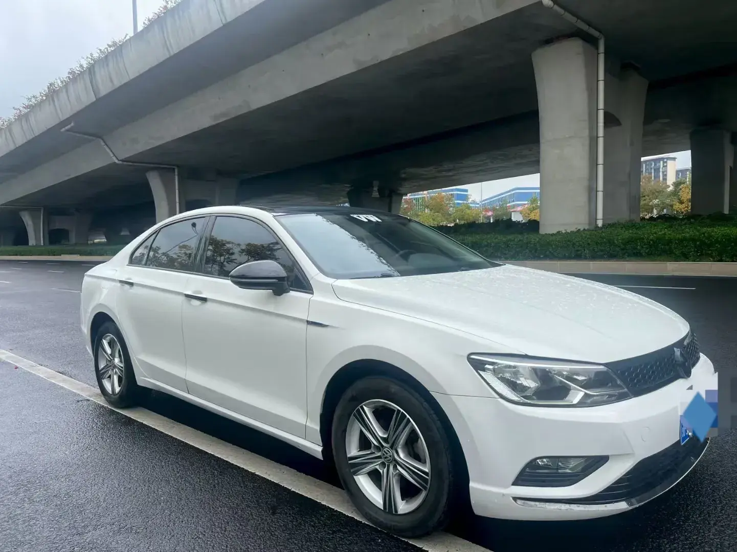 2018 VOLKSWAGEN LAMANDO thumbnail 3