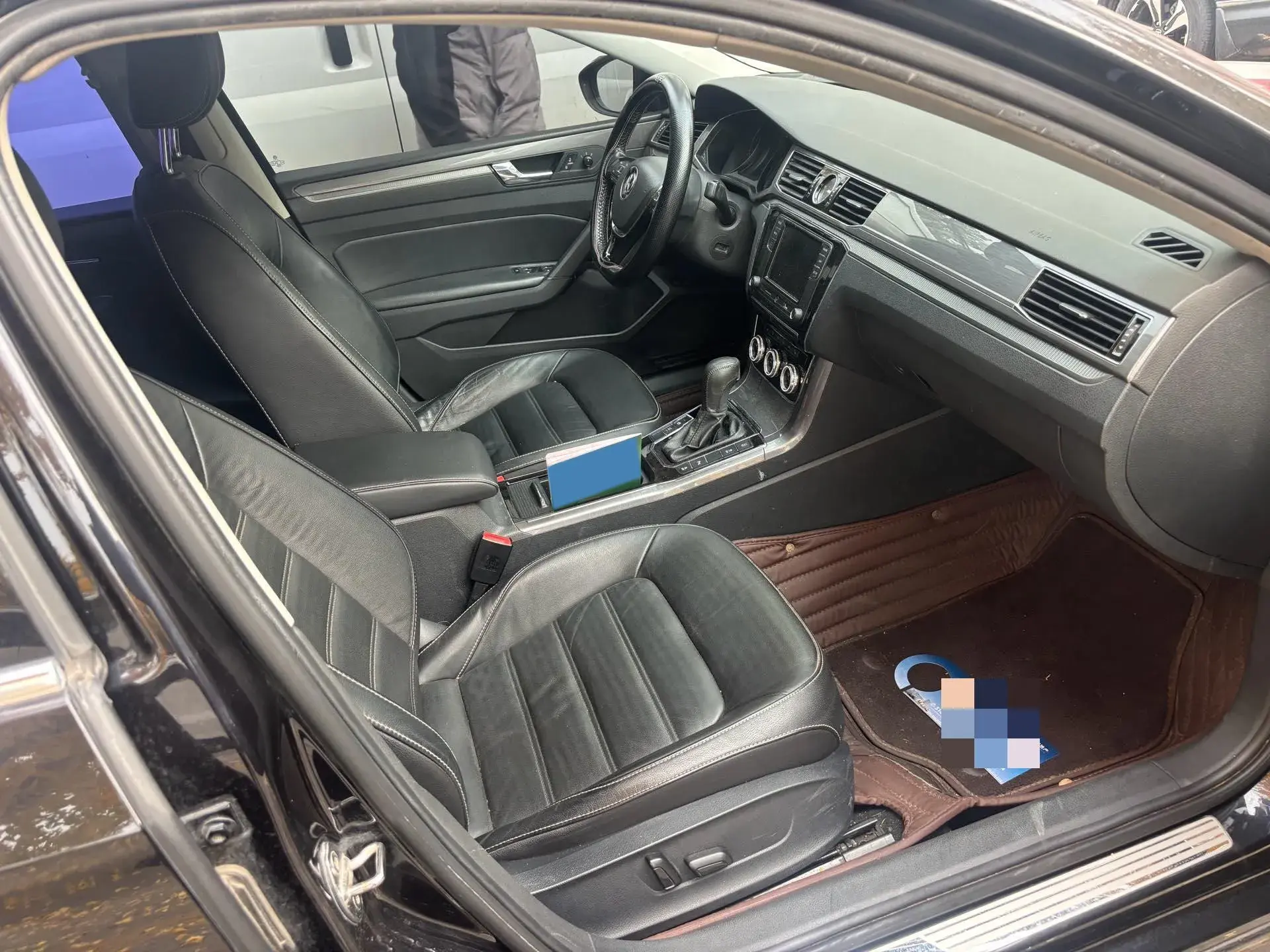 2017 VOLKSWAGEN PASSAT thumbnail 4