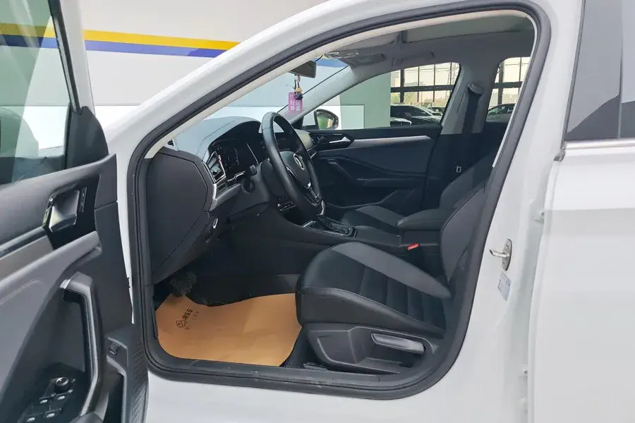 2021 VOLKSWAGEN SAGITAR thumbnail 4