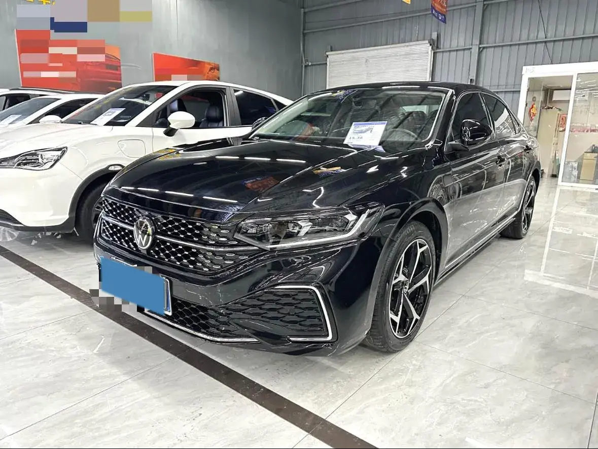 2025 VOLKSWAGEN PASSAT view 1