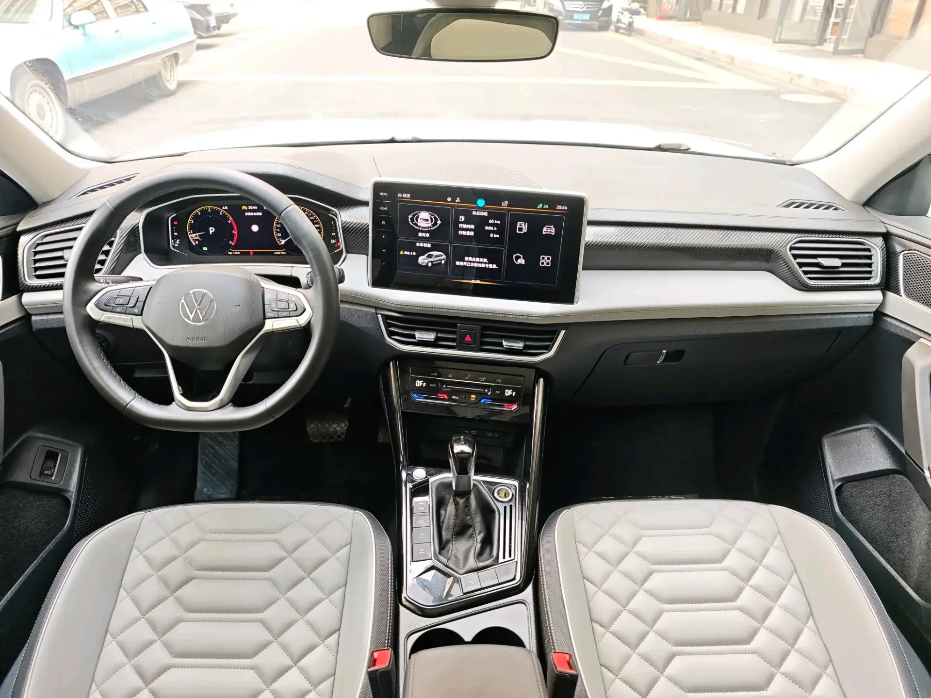 2023 VOLKSWAGEN TAYRON thumbnail 4