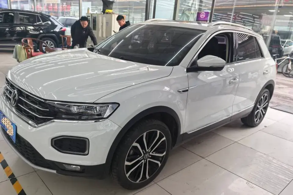 2021 VOLKSWAGEN T-ROC view 1