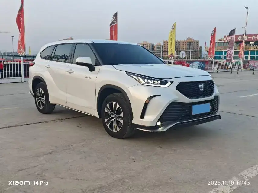 2023 TOYOTA CROWN thumbnail 3