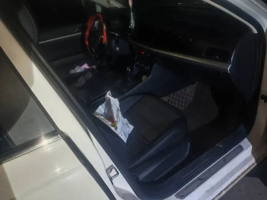 2021 VOLKSWAGEN LAVIDA thumbnail 2