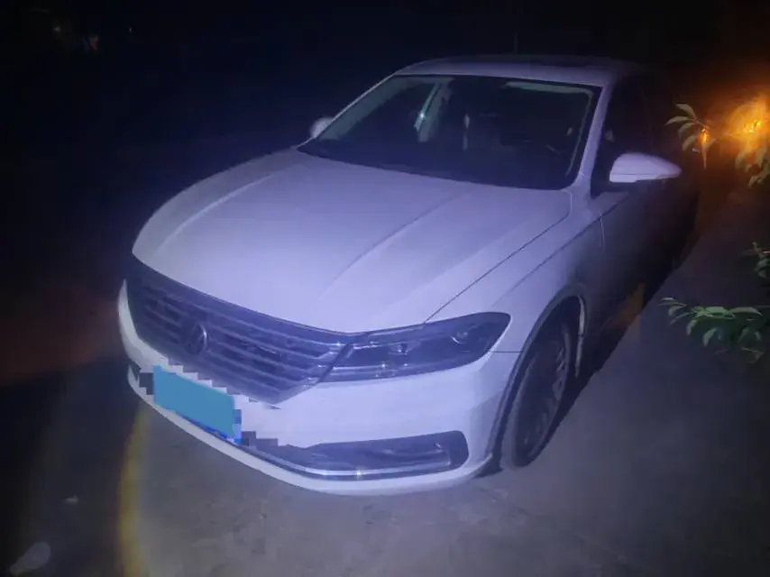 2021 VOLKSWAGEN LAVIDA view 1