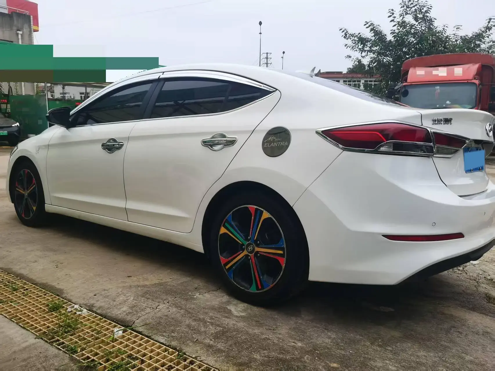 2018 HYUNDAI ELANTRA thumbnail 3