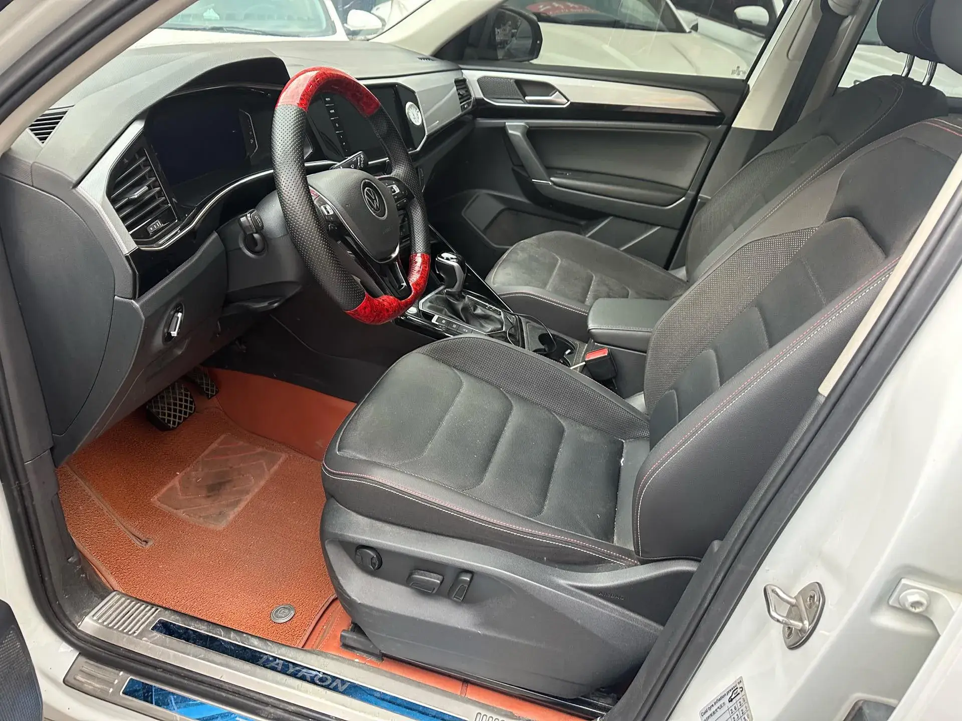 2021 VOLKSWAGEN TAYRON thumbnail 3