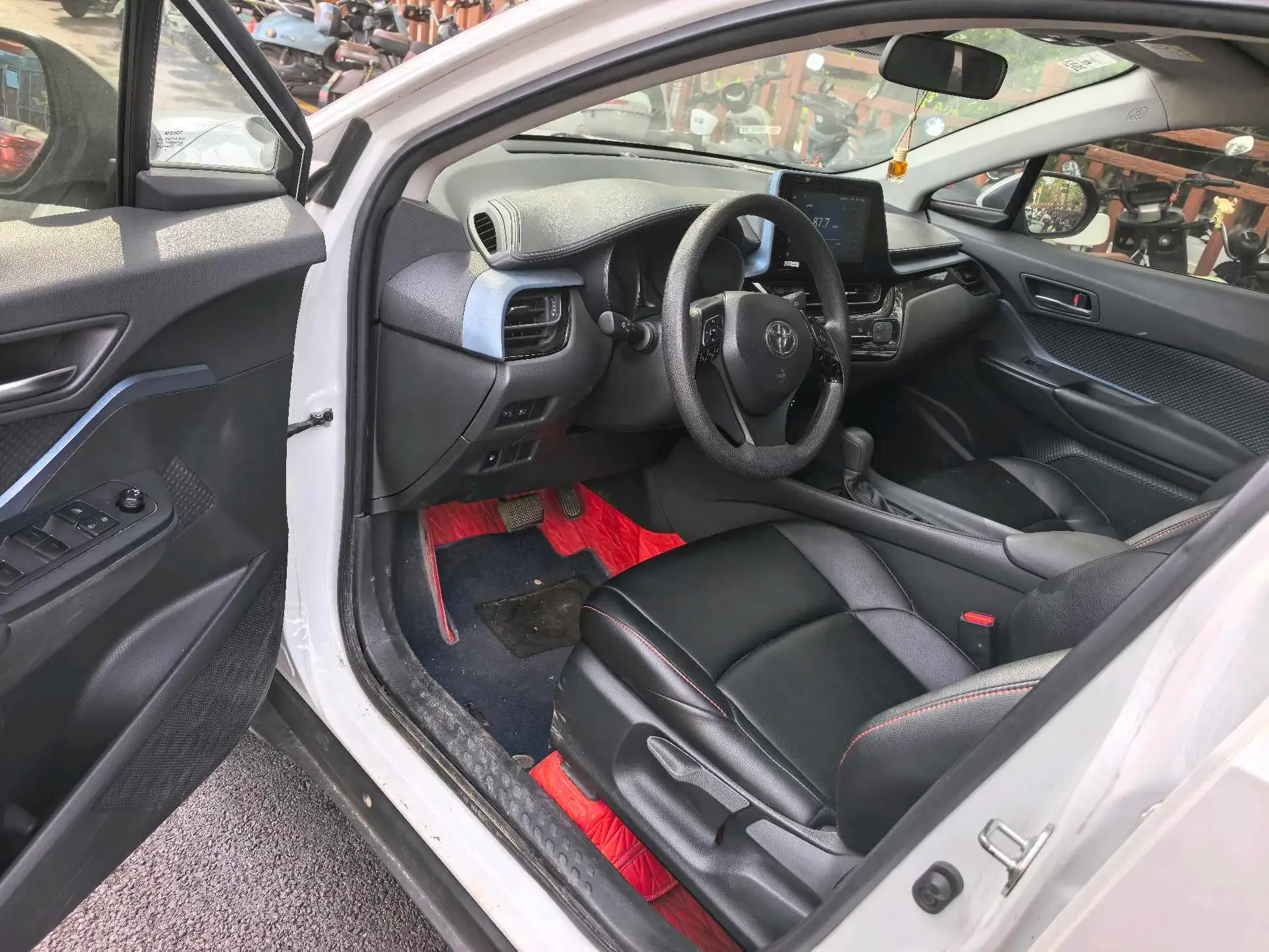 2021 TOYOTA IZOA thumbnail 3