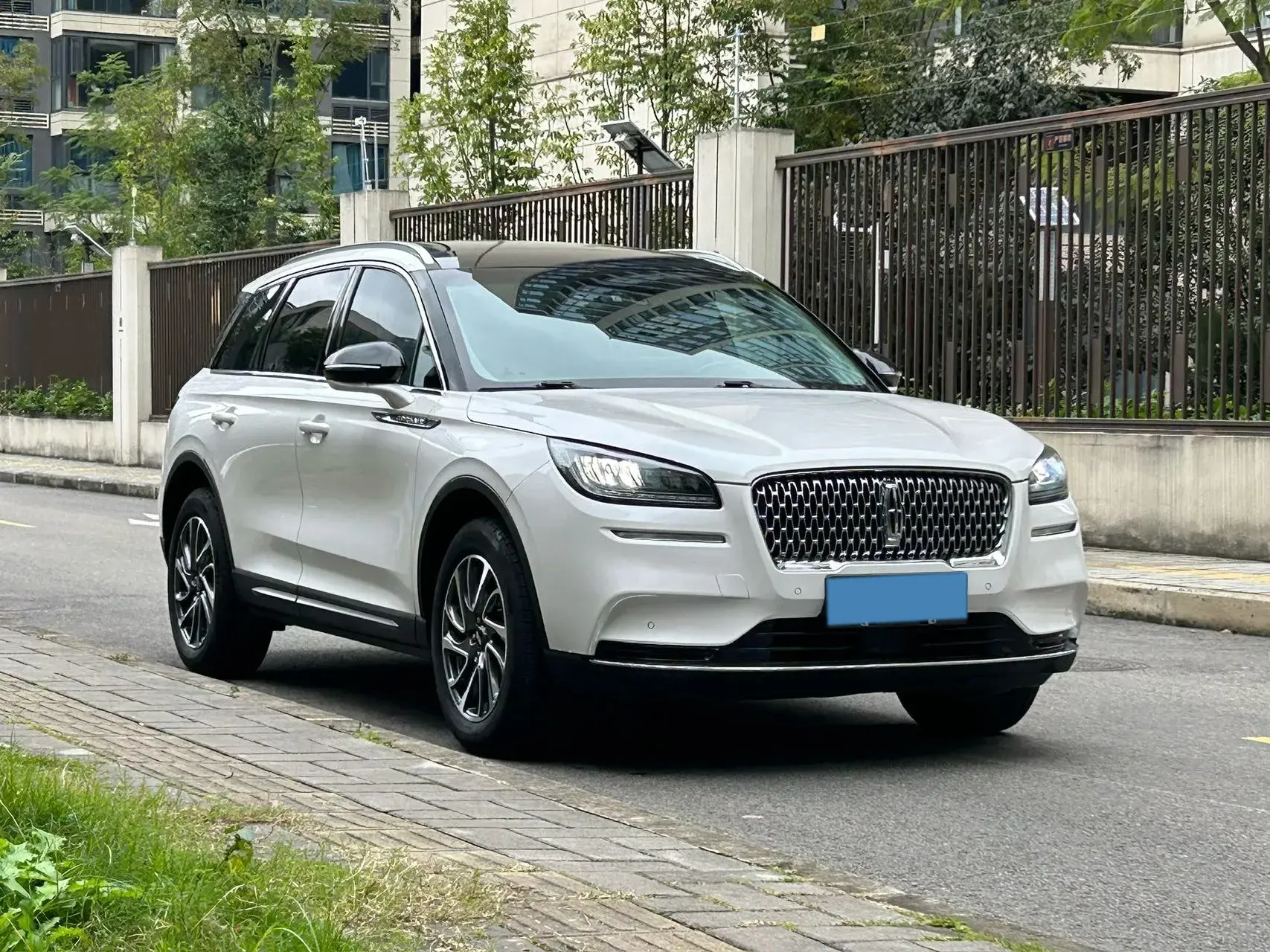 2022 LINCOLN CORSAIR thumbnail 3