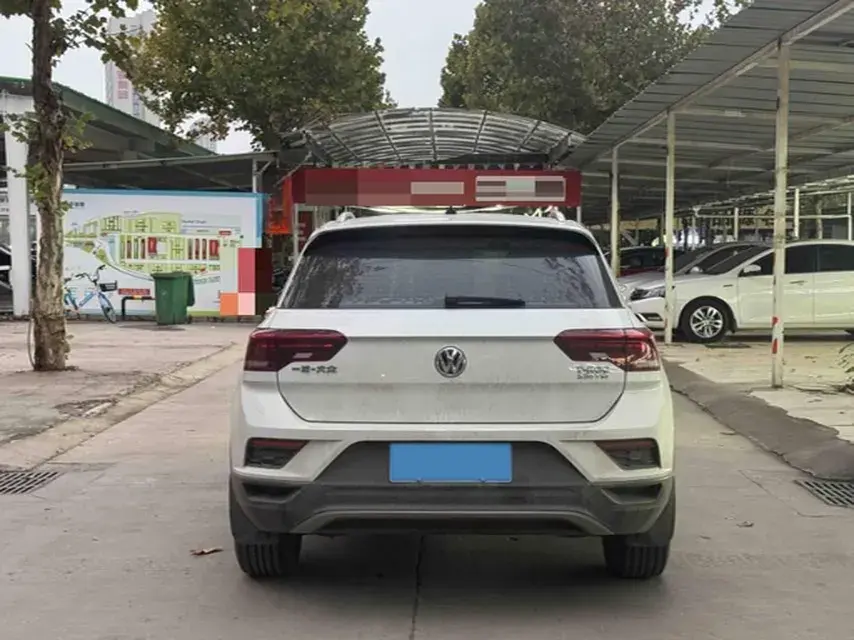 2019 VOLKSWAGEN T-ROC thumbnail 4