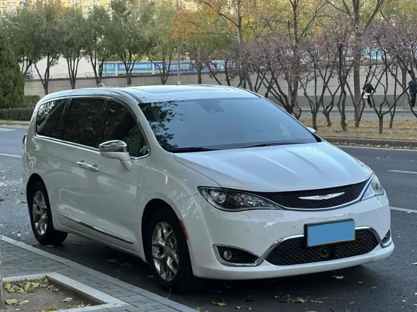 2017 Chrysler Pacifica 3.6L 279HP V6 9AT,autocango,china used car exporter,china ev exporter,chinese used car exporter,chinese used ev exporter