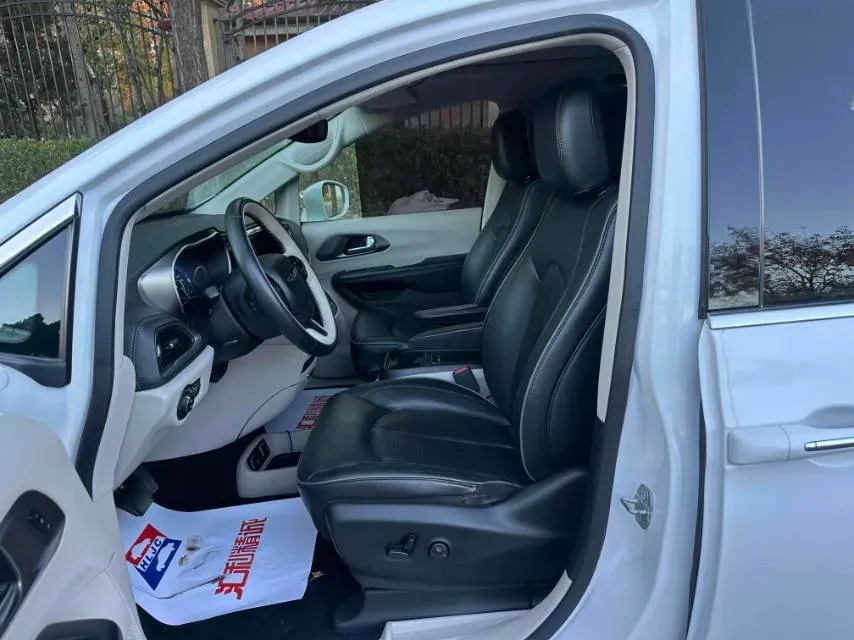 2017 Chrysler Pacifica 3.6L 279HP V6 9AT,autocango,china used car exporter,china ev exporter,chinese used car exporter,chinese used ev exporter