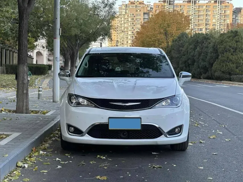 2017 Chrysler Pacifica 3.6L 279HP V6 9AT,autocango,china used car exporter,china ev exporter,chinese used car exporter,chinese used ev exporter