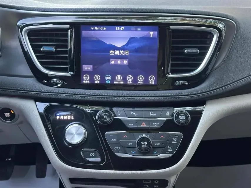 2017 Chrysler Pacifica 3.6L 279HP V6 9AT,autocango,china used car exporter,china ev exporter,chinese used car exporter,chinese used ev exporter