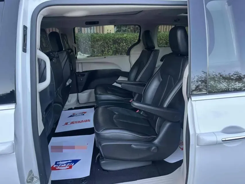 2017 Chrysler Pacifica 3.6L 279HP V6 9AT,autocango,china used car exporter,china ev exporter,chinese used car exporter,chinese used ev exporter