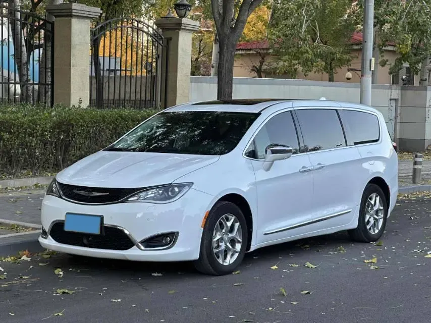 2017 Chrysler Pacifica 3.6L 279HP V6 9AT,autocango,china used car exporter,china ev exporter,chinese used car exporter,chinese used ev exporter