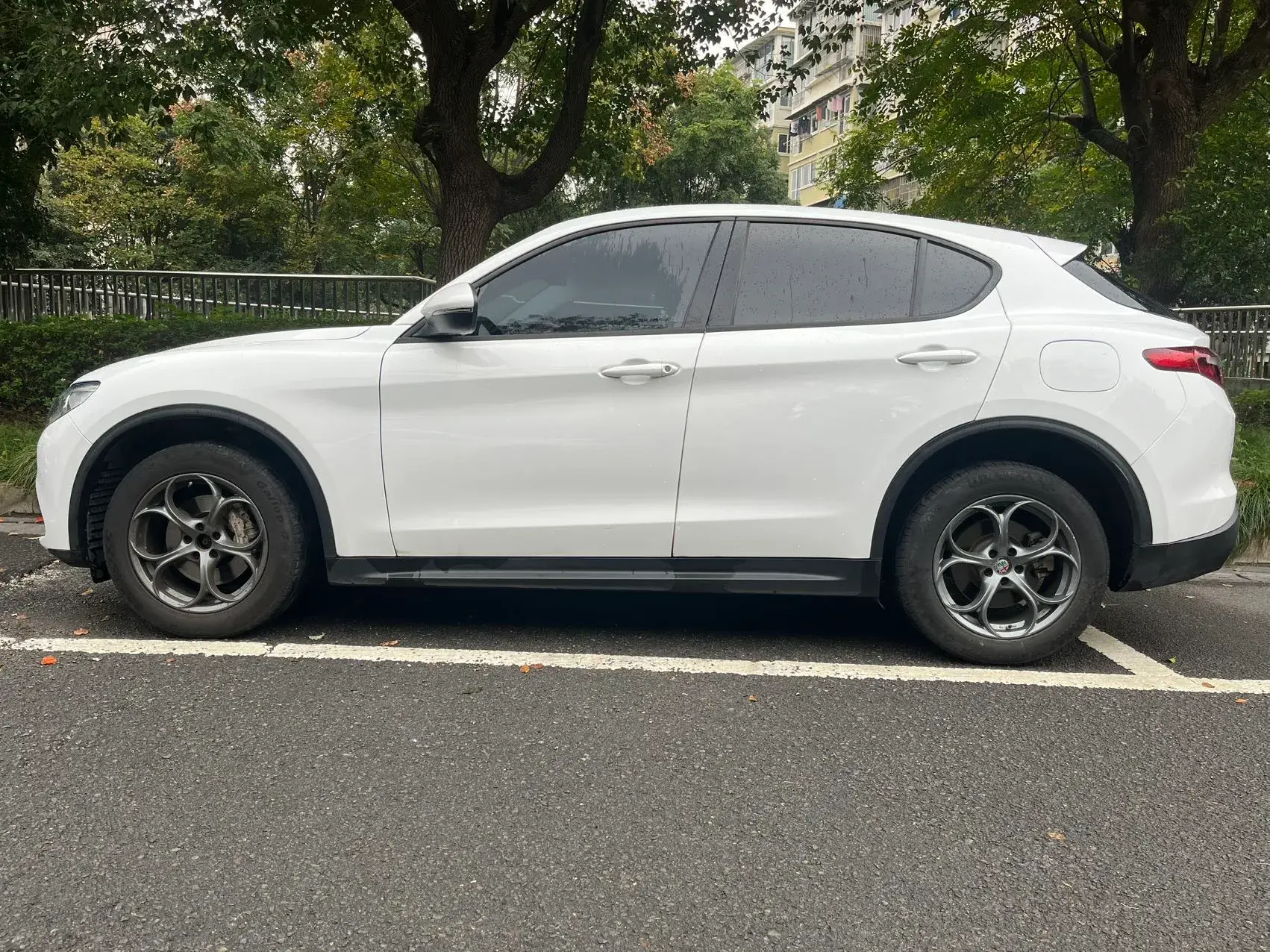 2017 ALFA ROMEO thumbnail 3