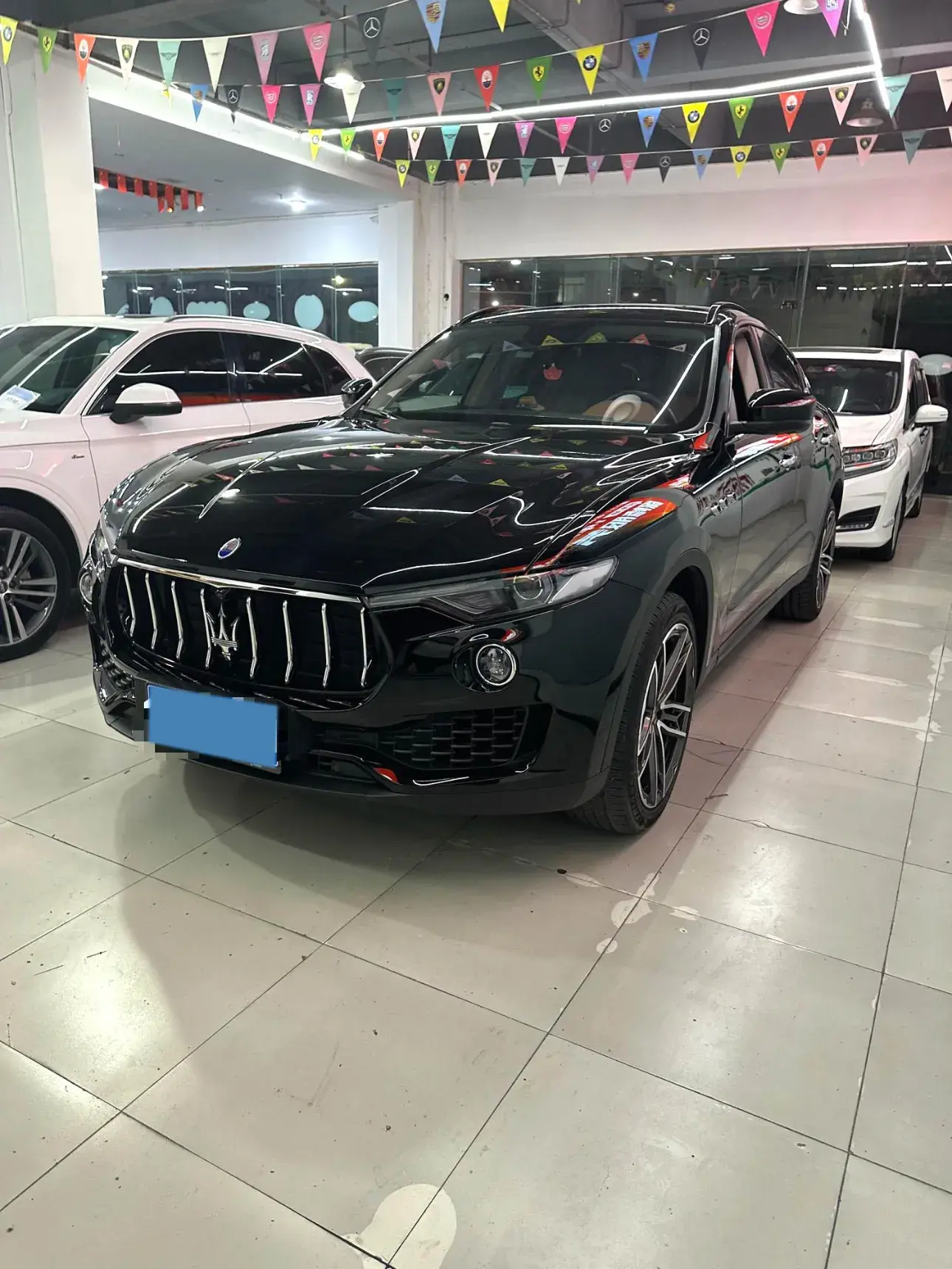 2018 MASERATI LEVANTE view 1