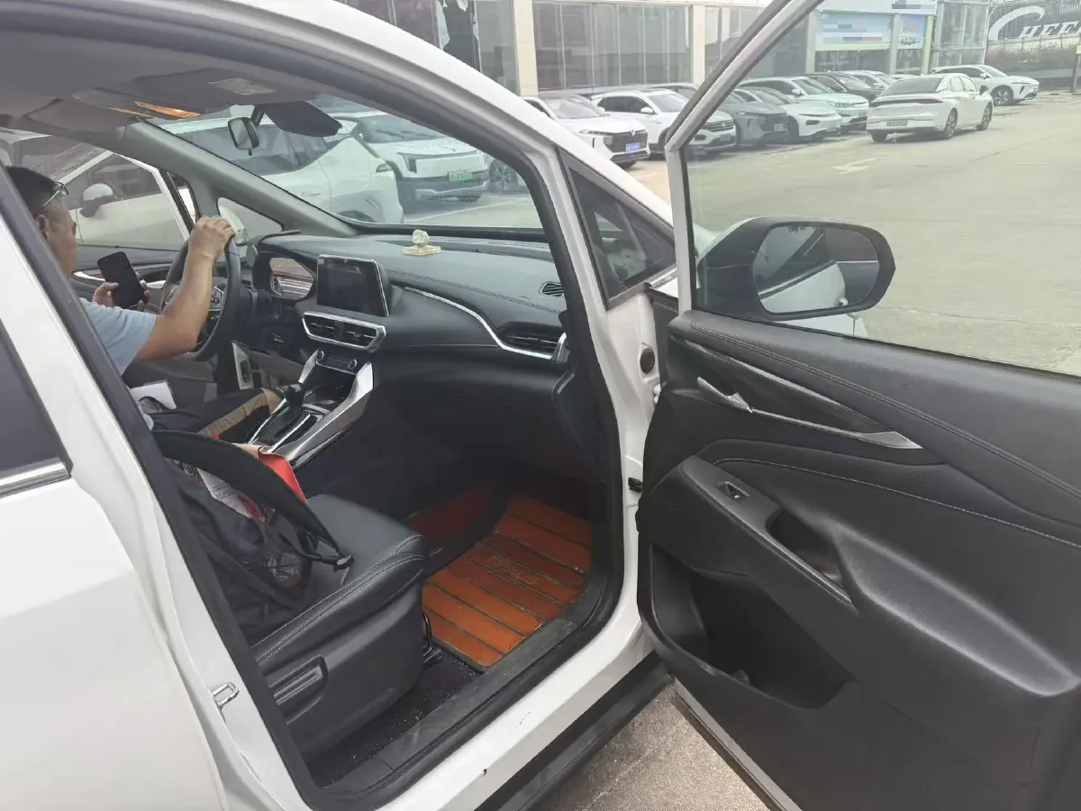2019 MAXUS Euniq 5 BEV 52.5KWH,autocango,china used car exporter,china ev exporter,chinese used car exporter,chinese used ev exporter