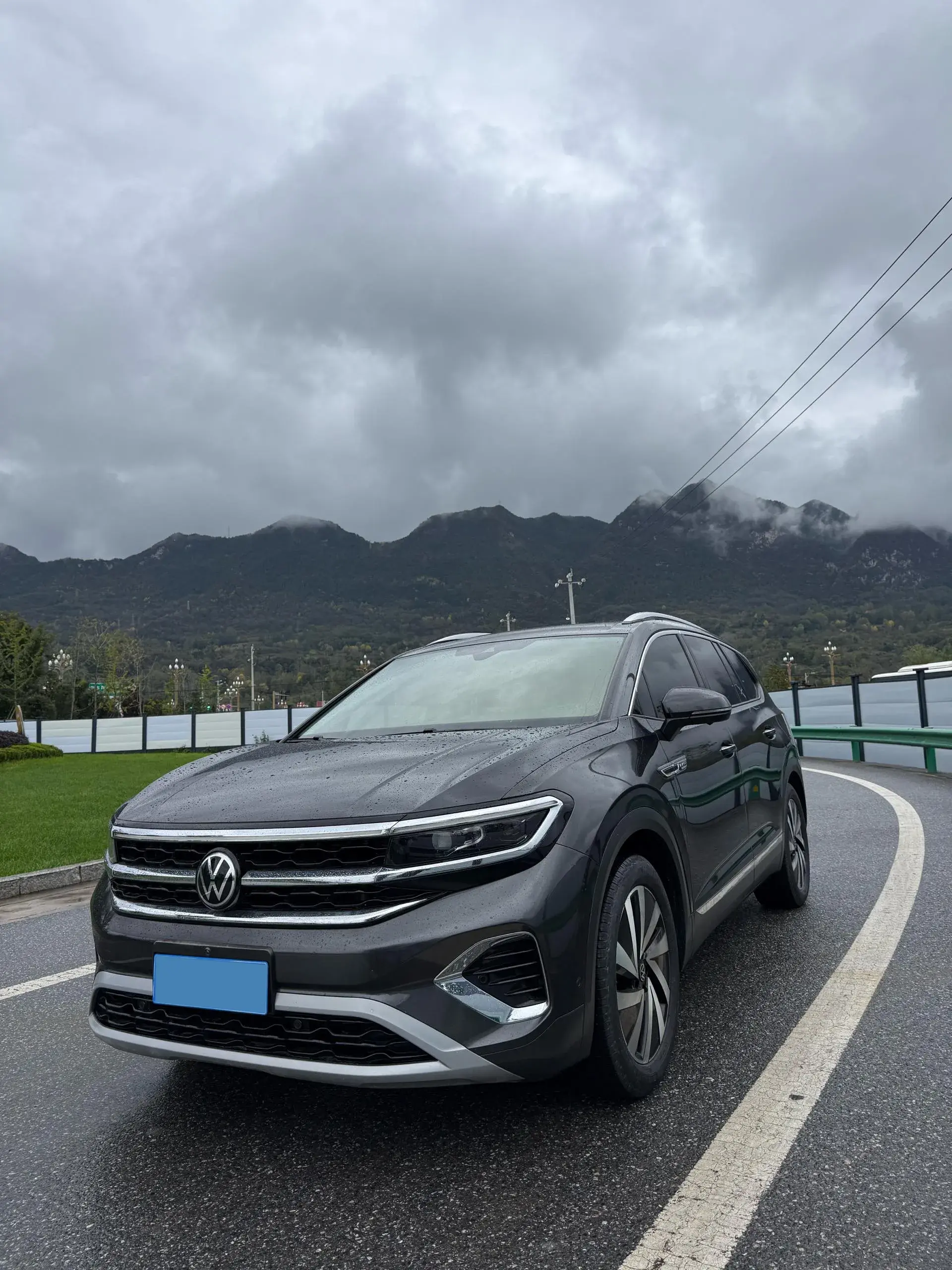 2021 VOLKSWAGEN TALAGON view 1