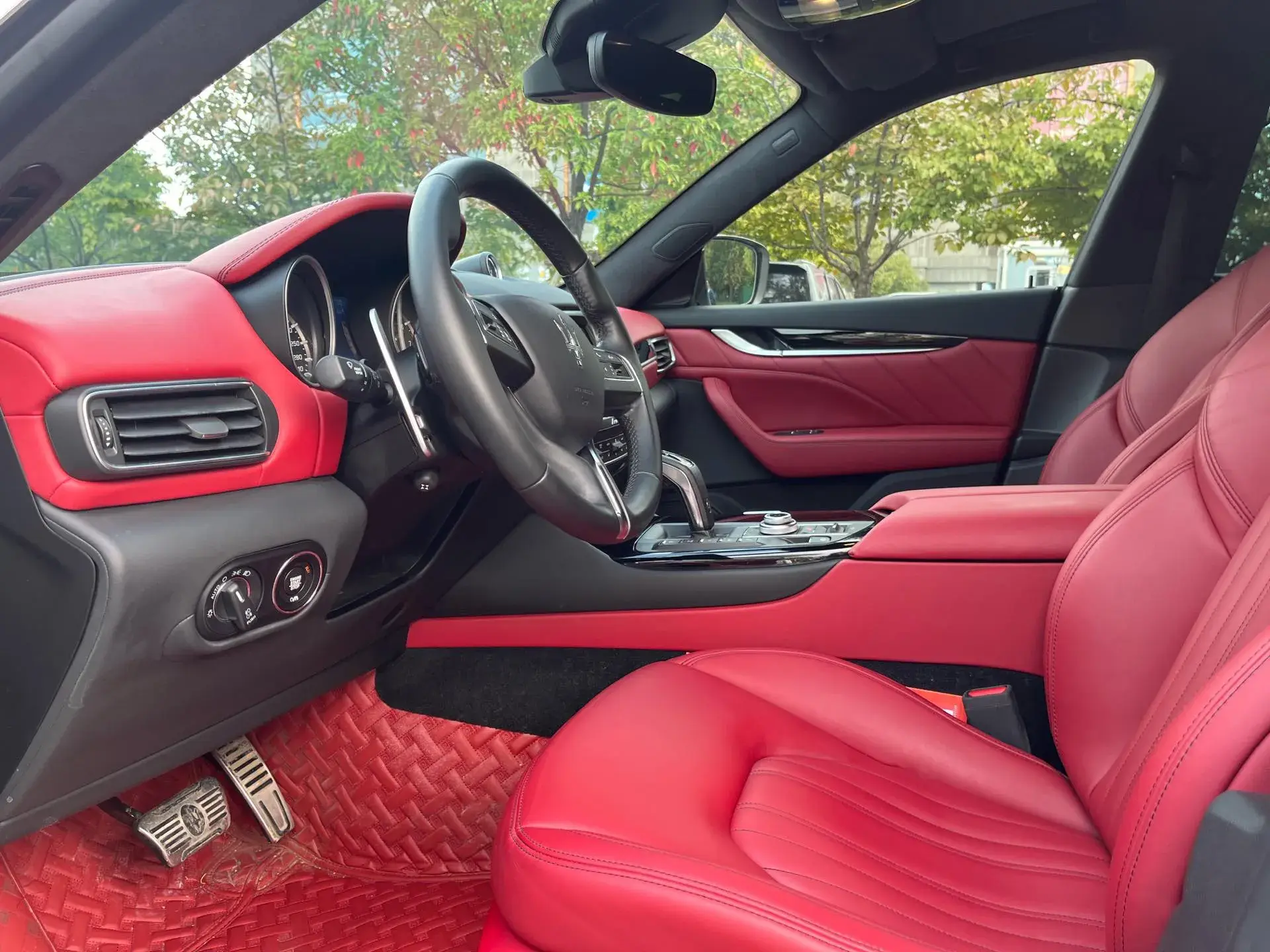 2019 MASERATI LEVANTE thumbnail 3