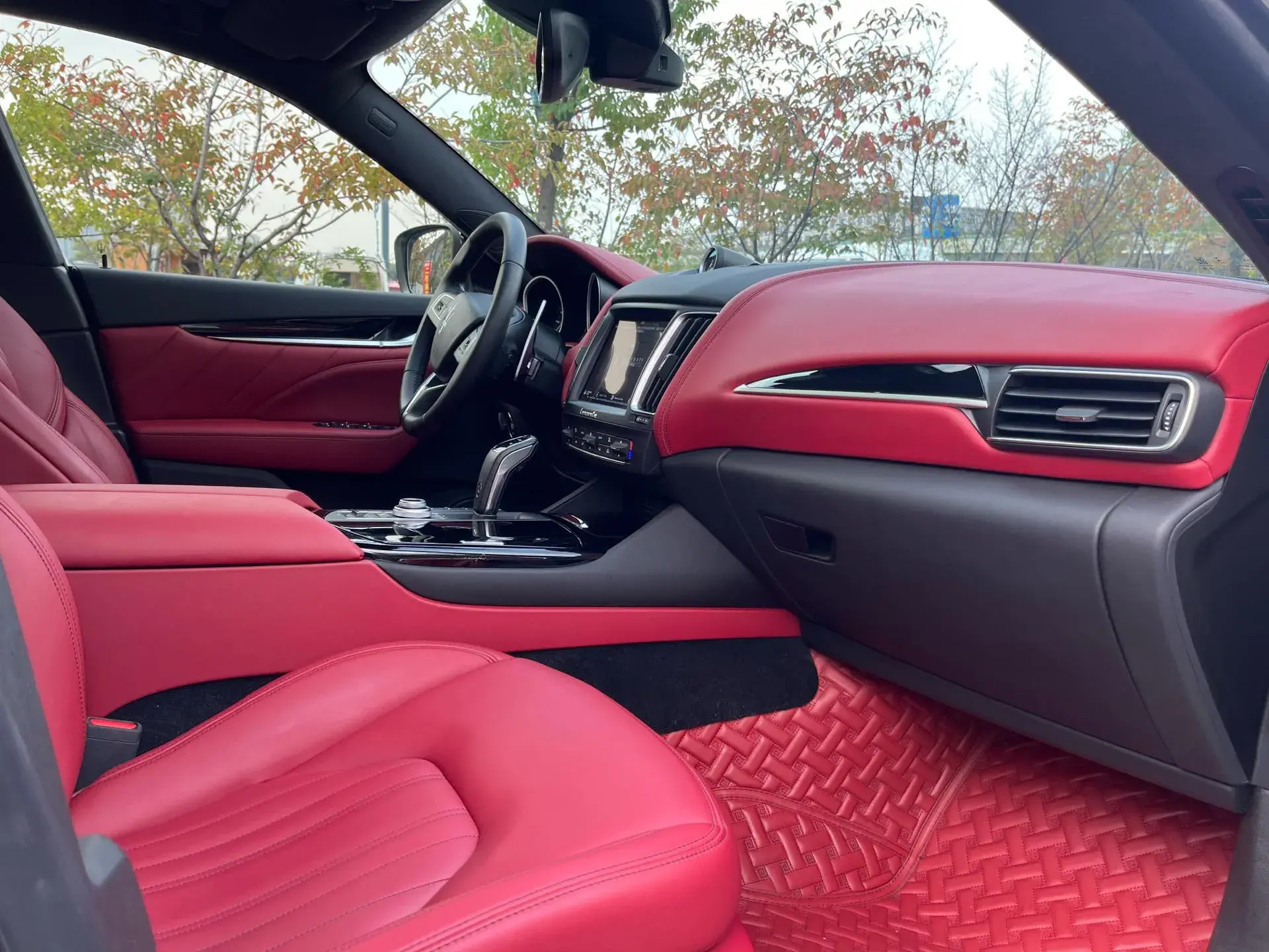 2019 MASERATI LEVANTE thumbnail 4