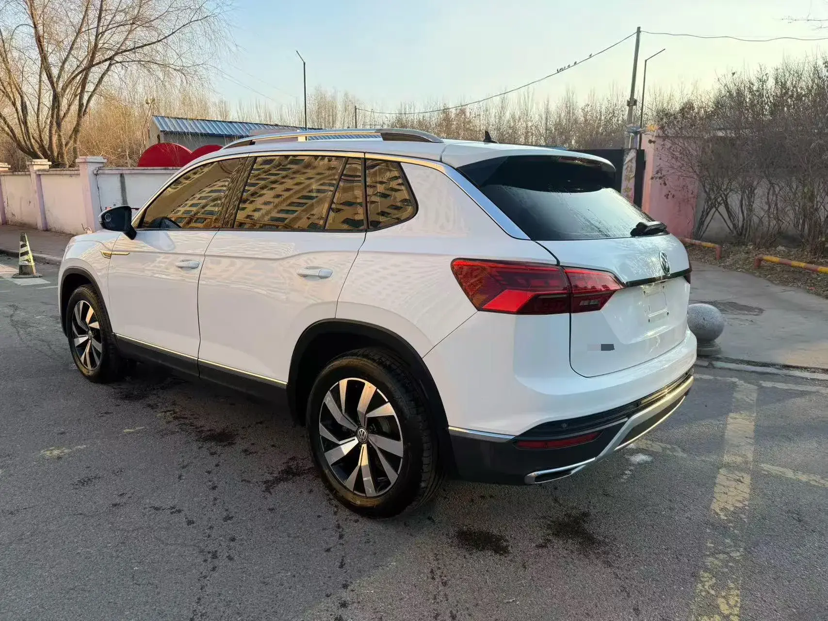 2019 VOLKSWAGEN TAYRON thumbnail 4