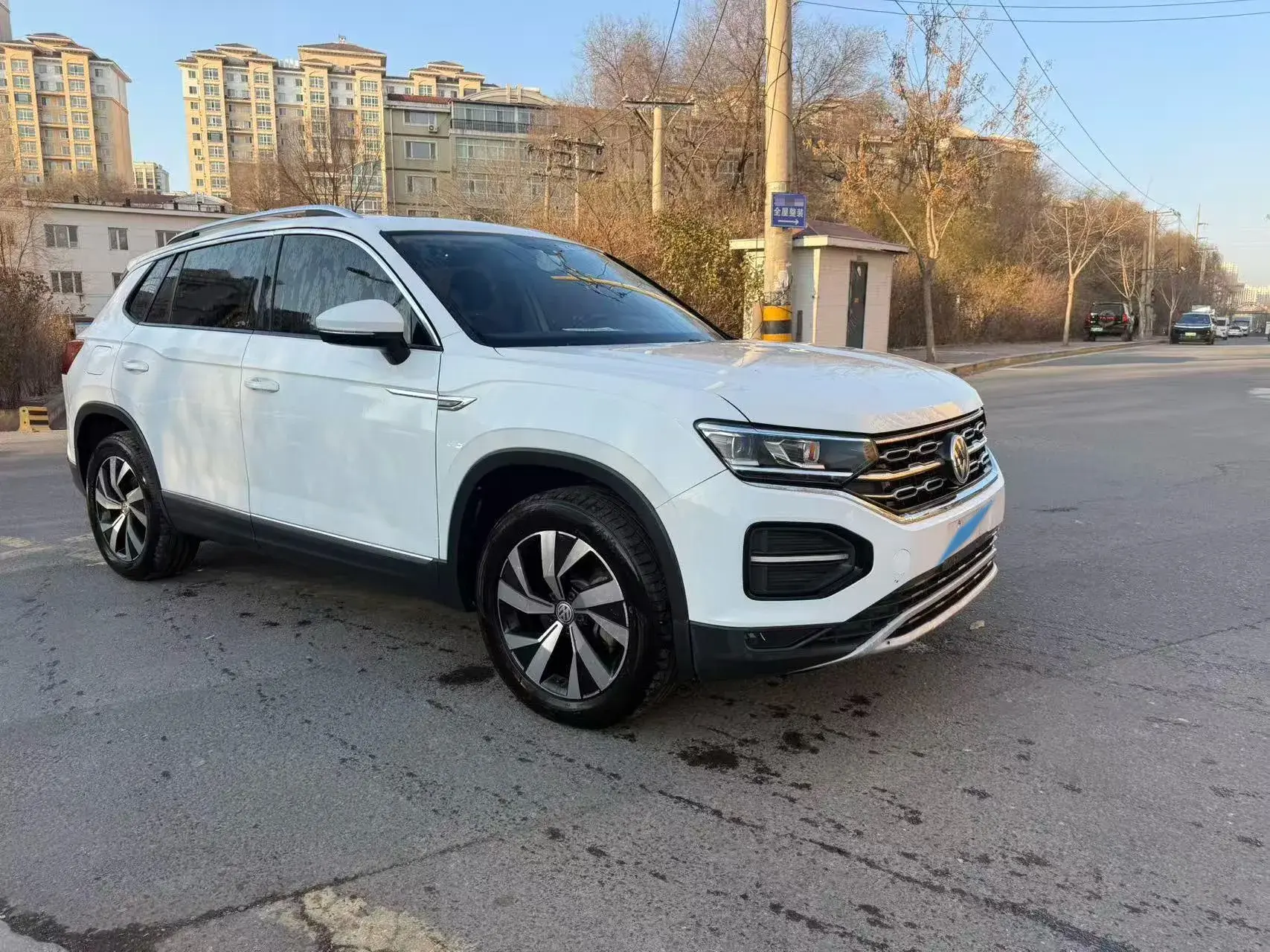 2019 VOLKSWAGEN TAYRON thumbnail 2