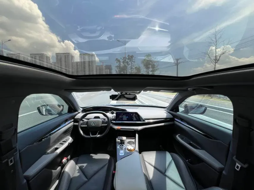 2022 ChangAn UNI-V 1.5T 188HP L4 7DCT,autocango,china used car exporter,china ev exporter,chinese used car exporter,chinese used ev exporter