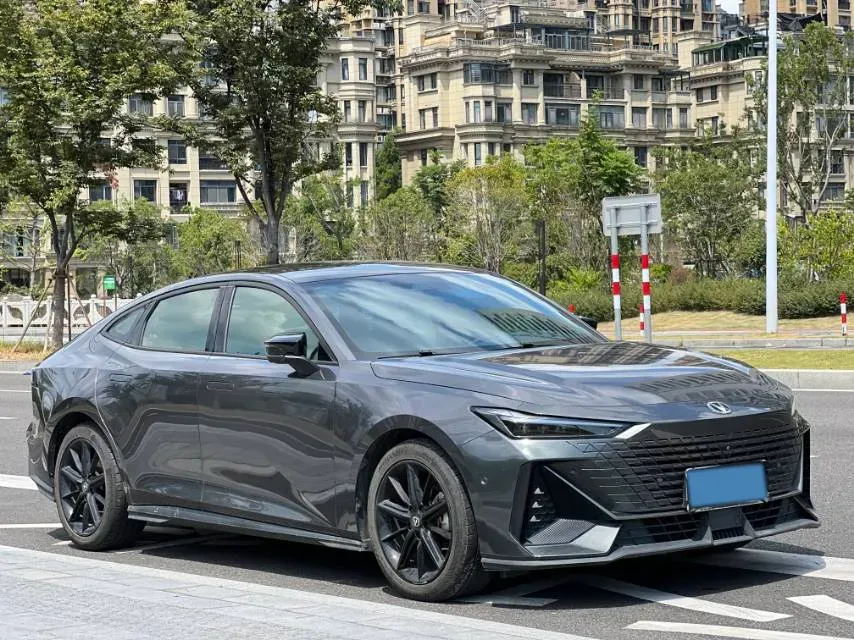 2022 ChangAn UNI-V 1.5T 188HP L4 7DCT,autocango,china used car exporter,china ev exporter,chinese used car exporter,chinese used ev exporter