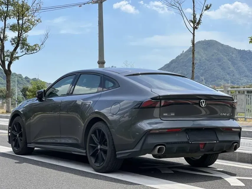 2022 ChangAn UNI-V 1.5T 188HP L4 7DCT,autocango,china used car exporter,china ev exporter,chinese used car exporter,chinese used ev exporter