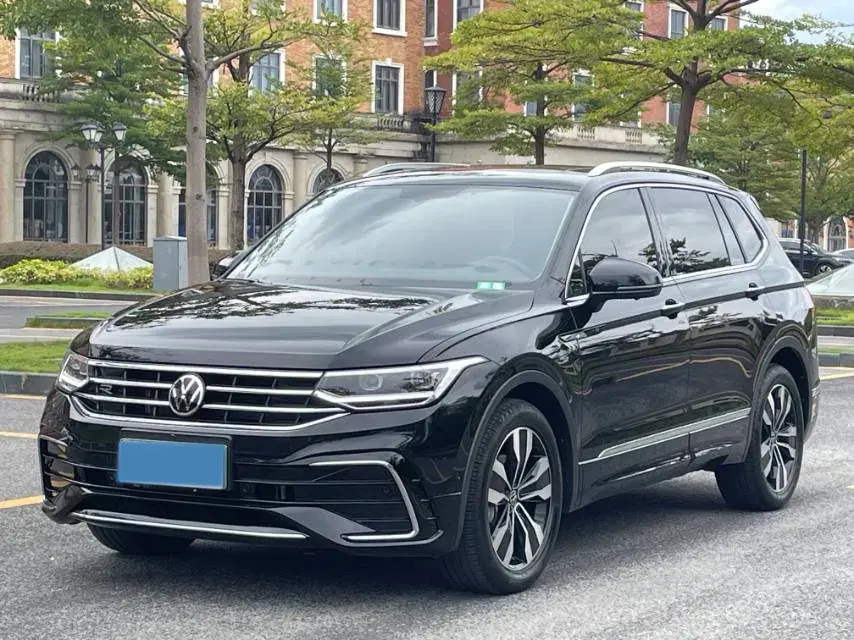 2024 VOLKSWAGEN TIGUAN view 1