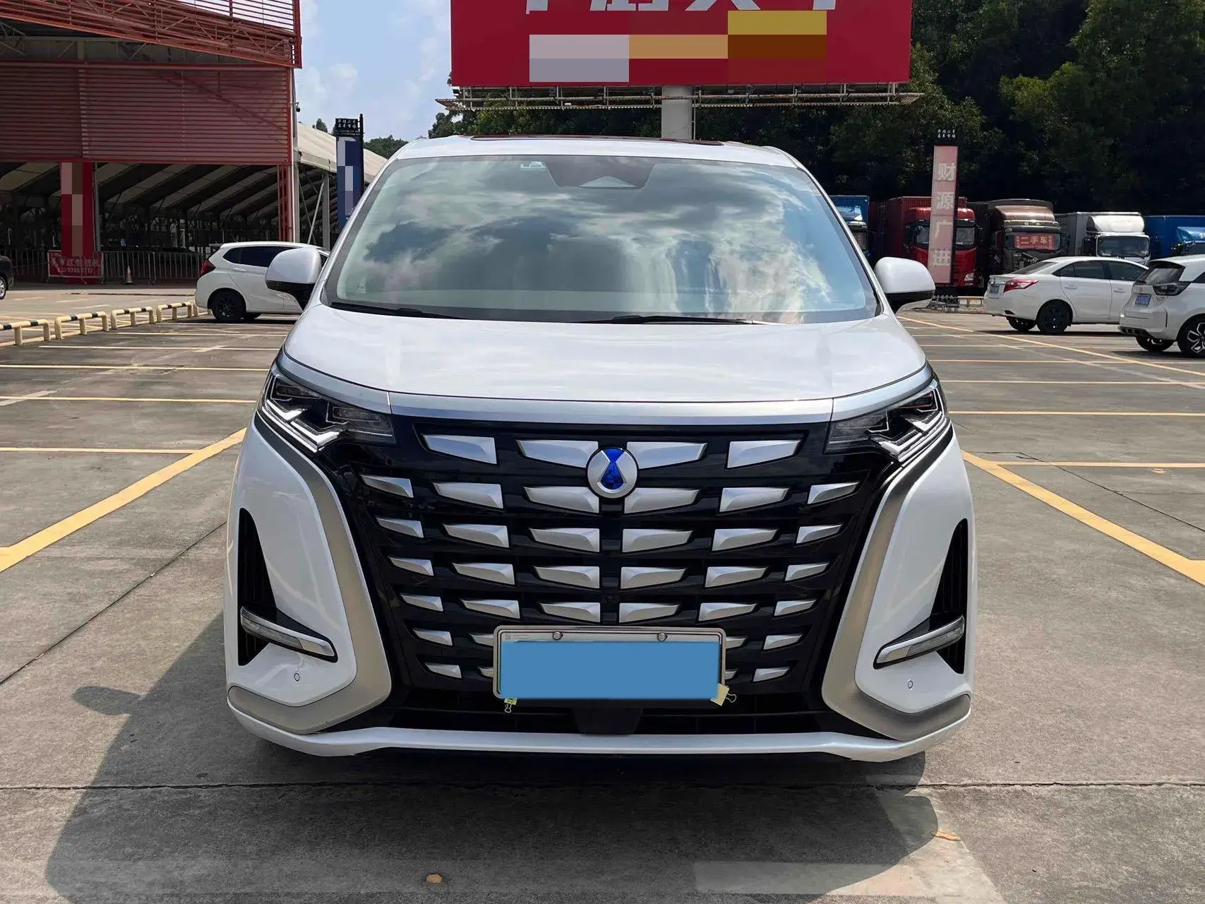 2022 DENZA D9 thumbnail 2