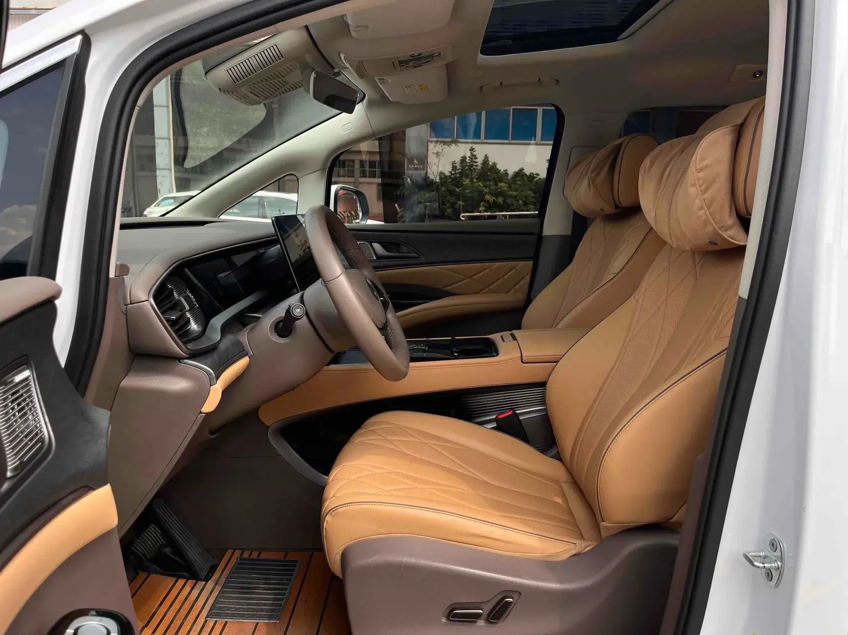 2022 DENZA D9 thumbnail 4