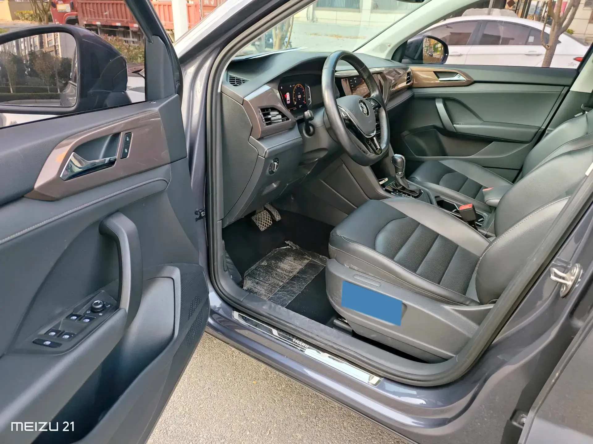 2020 VOLKSWAGEN THARU thumbnail 2