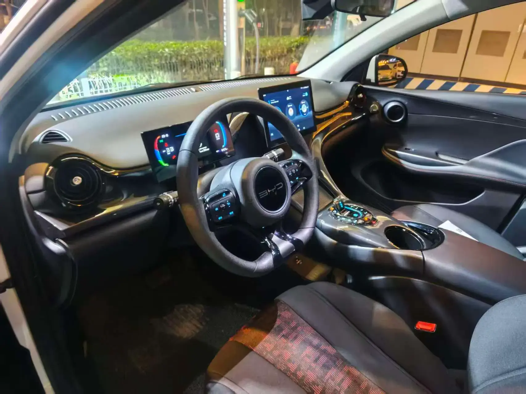 2023 BYD YUAN thumbnail 3