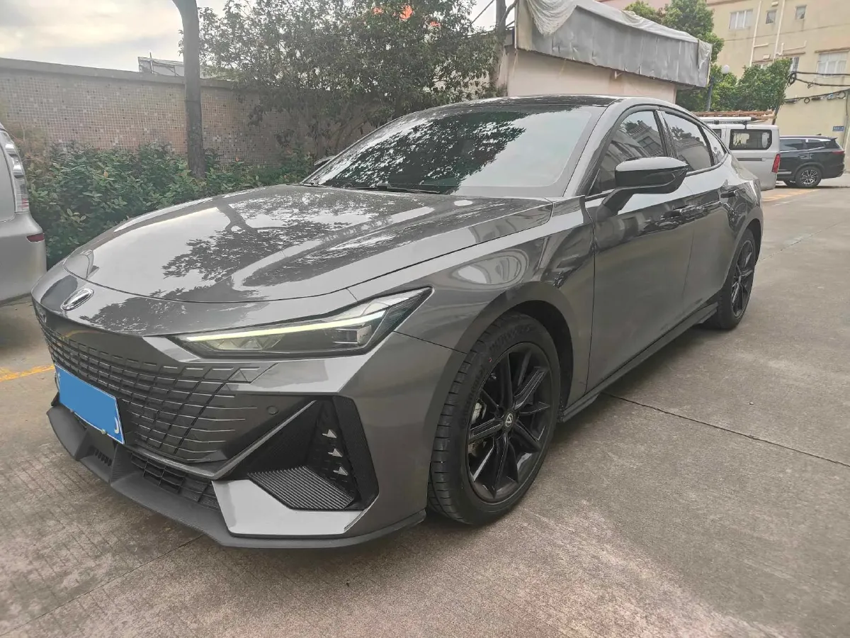 2022 ChangAn UNI-V 1.5T 188HP L4 7DCT,autocango,china used car exporter,china ev exporter,chinese used car exporter,chinese used ev exporter