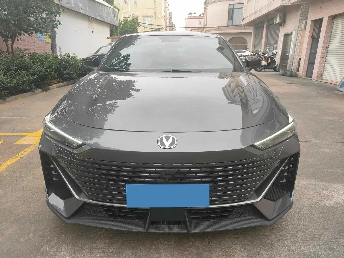 2022 ChangAn UNI-V 1.5T 188HP L4 7DCT,autocango,china used car exporter,china ev exporter,chinese used car exporter,chinese used ev exporter