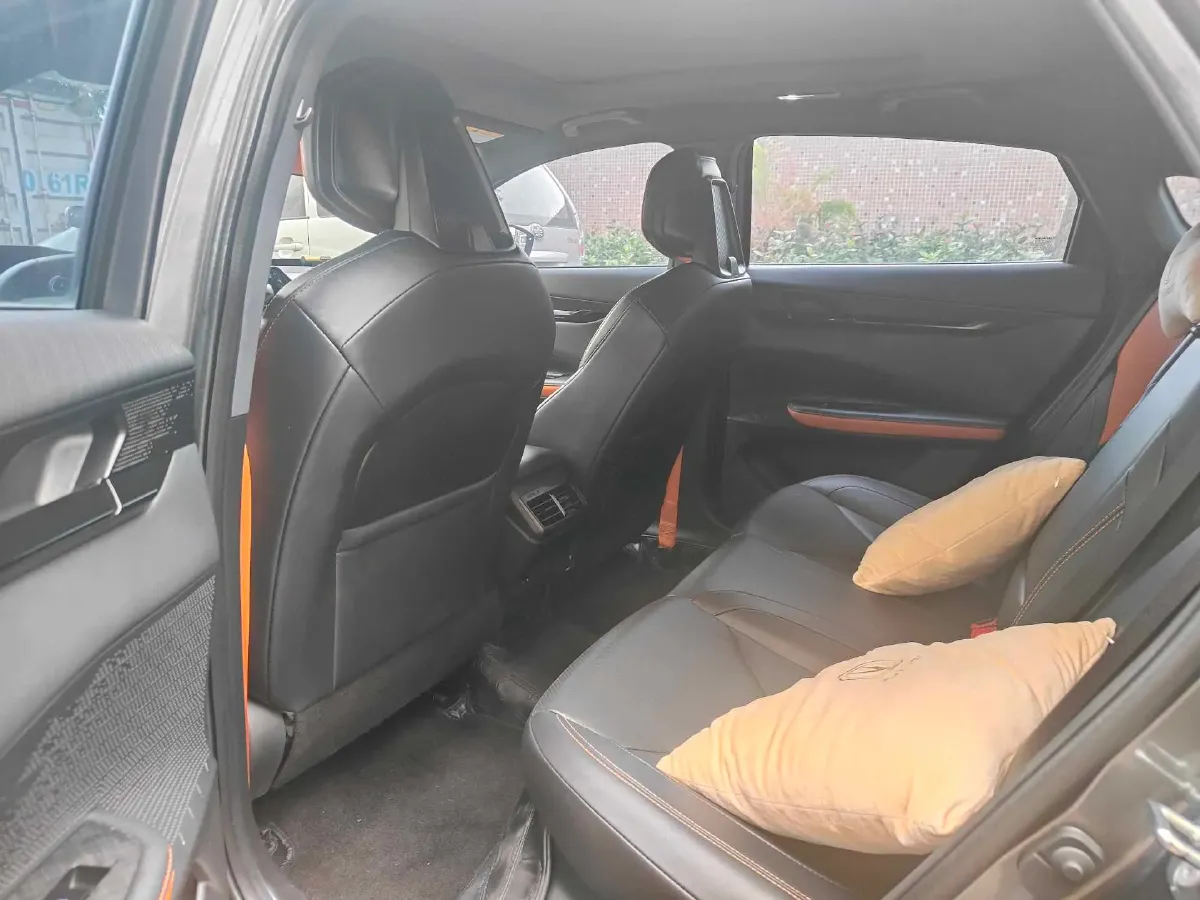 2022 ChangAn UNI-V 1.5T 188HP L4 7DCT,autocango,china used car exporter,china ev exporter,chinese used car exporter,chinese used ev exporter