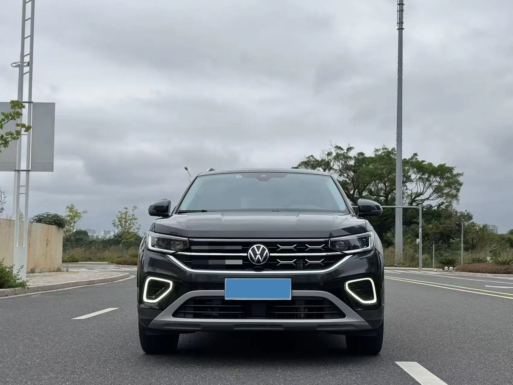 2023 VOLKSWAGEN TAYRON thumbnail 3