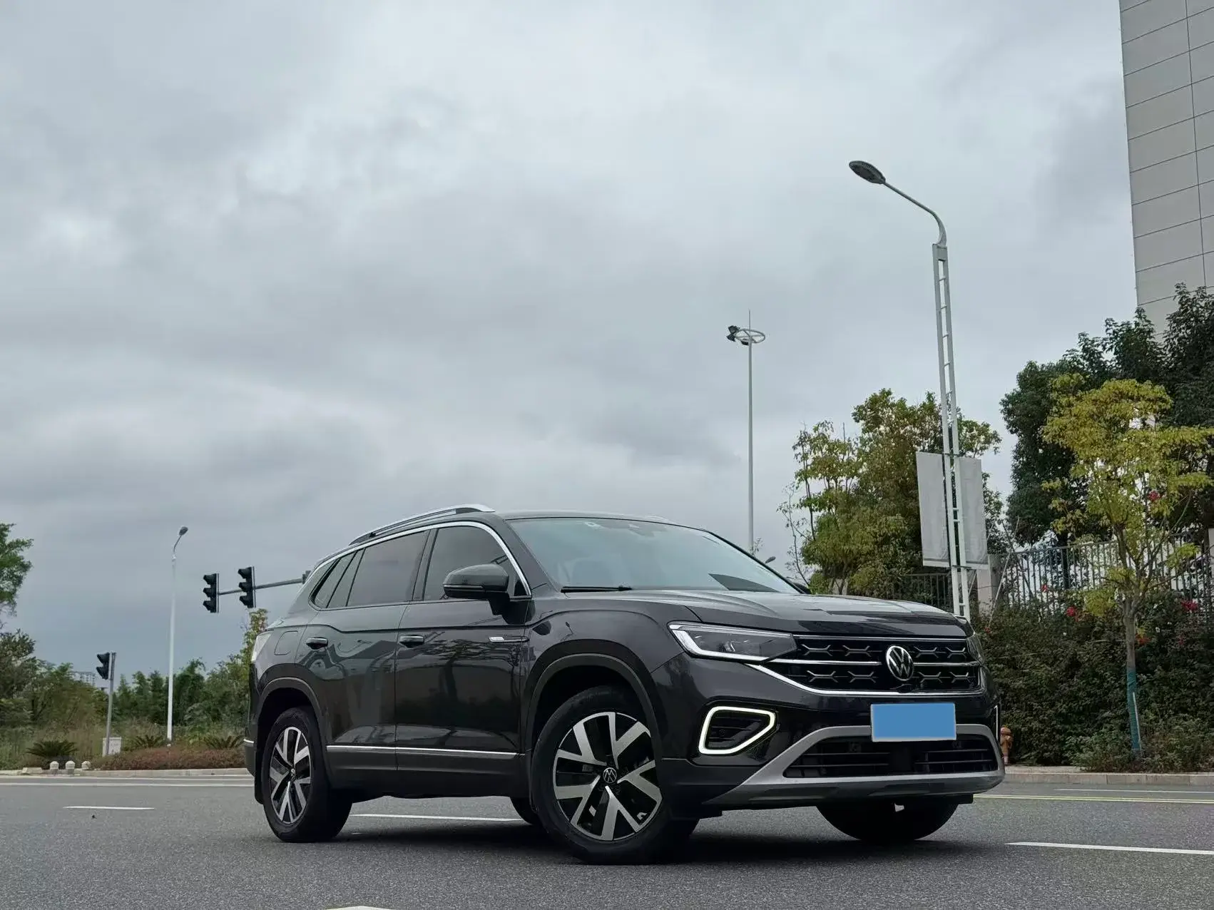 2023 VOLKSWAGEN TAYRON thumbnail 2