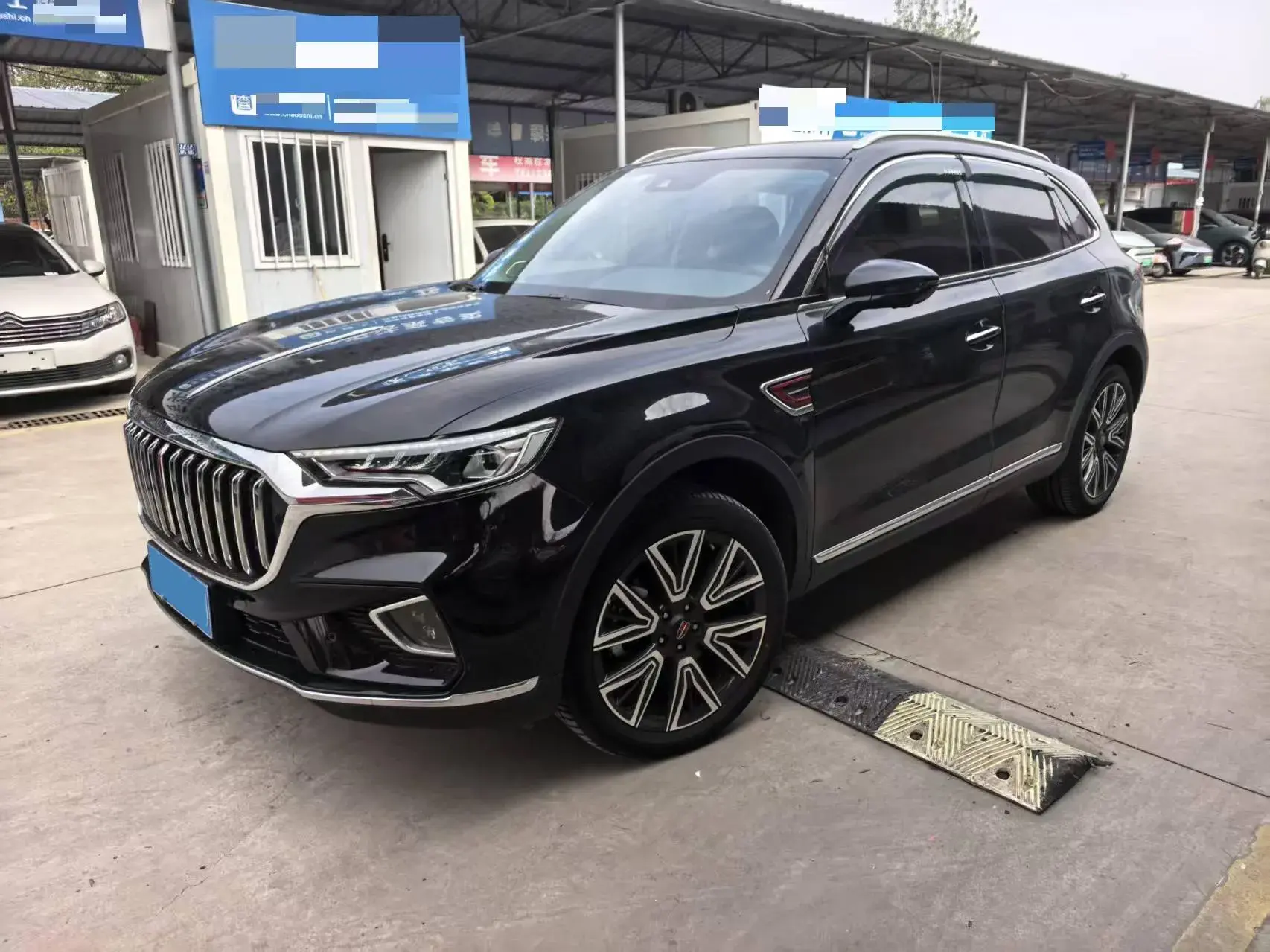 2022 HONGQI HS5 view 1