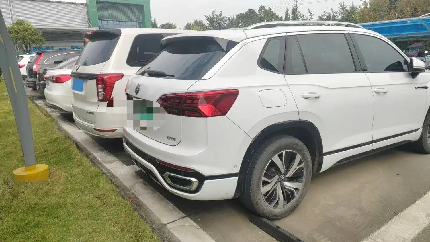 2020 VOLKSWAGEN TAYRON thumbnail 3