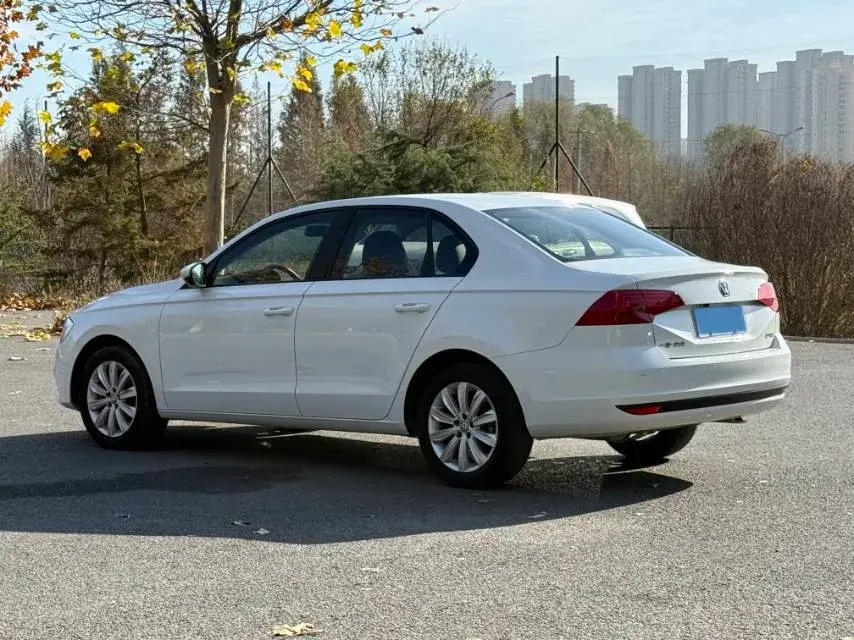 2019 VOLKSWAGEN BORA thumbnail 4