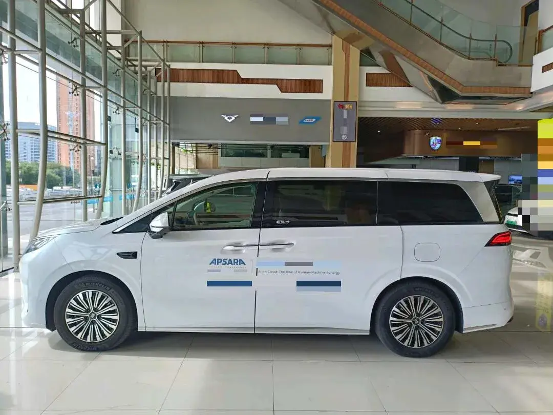 2025 BYD XIA thumbnail 2